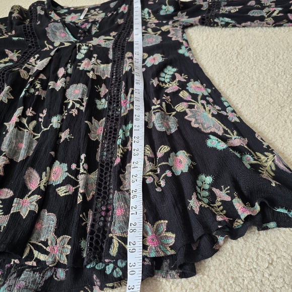 Free People Just the Two of Us Boho Crochet Lace Black and Pink Floral Tunic S - Picture 11 of 14